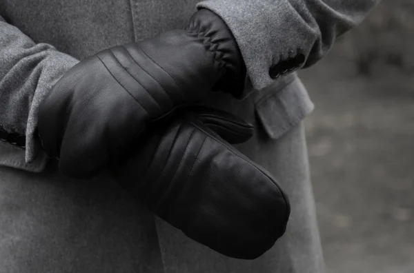 Leather Mitten "Stålvallen" - Image 2
